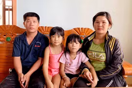 Cha mẹ nghèo nuôi 2 con bị tan máu bẩm sinh