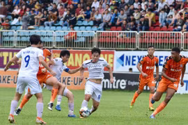 Ngọc Quang tỏa sáng, HA.GL ngược dòng đánh bại SHB Đà Nẵng