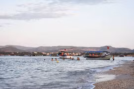 Hoang sơ Hòn Chùa