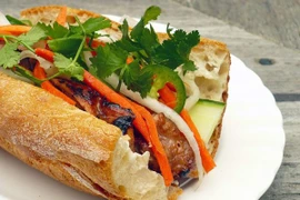 Bánh mì nem nướng lạ miệng ở xứ "người đẹp Tây Đô"