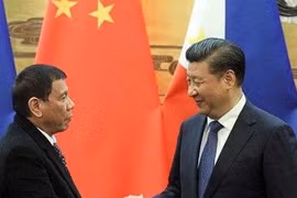 Ông Duterte đến Bắc Kinh, hứa sẽ cầm theo phán quyết năm 2016 của PCA