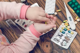 Những lỗi cha mẹ nên tránh để ngăn nguy cơ trẻ ngộ độc