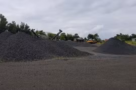 Mỏ đá bị rút giấy phép vẫn tự do khai thác, huyện chỉ"phạt"và chờ trên