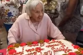 'Hãy sống như tôi, đừng lấy chồng'