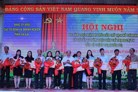 Khen thưởng 32 tập thể, cá nhân trong học tập và làm theo gương Bác