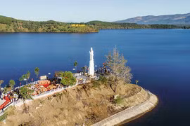 Để cổ tích níu chân du khách