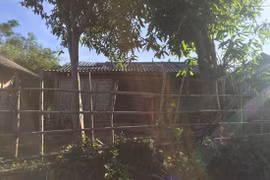 Bé gái 2 tuổi tử vong lúc ở nhà với cha dượng