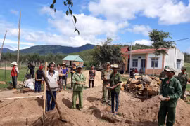 Sư đoàn 320: Huy động hơn 1.000 ngày công xây dựng nông thôn mới