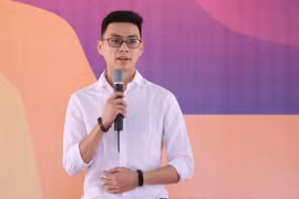 Sinh viên phải làm gì khi robot cạnh tranh công việc với con người?