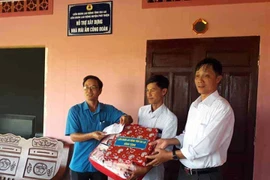 Liên đoàn Lao động tỉnh trao nhà "Mái ấm Công đoàn" cho đoàn viên khó khăn