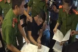 Nhìn trừng vào mắt, đánh vào chỗ hiểm kẻ hiếp dâm