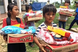 Tặng quà trị giá 113 triệu đồng cho người nghèo xã Ia Hiao