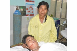Nhà nghèo gặp "bệnh kép"