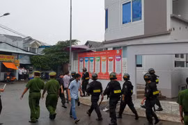 Hàng chục cảnh sát phong tỏa, khám xét chi nhánh của Alibaba ở TP.HCM