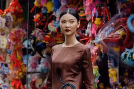 Những thiết kế lụa đậm chất Hà thành cho mùa thu của Hà Linh Thư