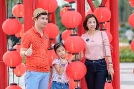 Mê mẩn ngắm những chiếc đèn lồng "chuẩn Disneyland" ngay tại Việt Nam