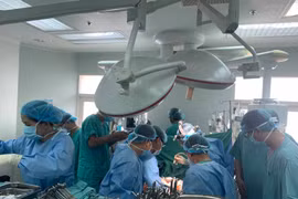 Tim và gan của người cho chết não từ Hà Nội bay vào Huế cứu sống 2 ca bệnh nặng
