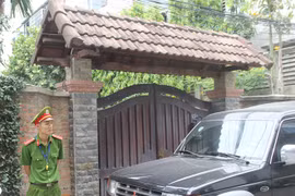 Khám nhà cựu Chủ tịch Đà Nẵng Trần Văn Minh, phát hiện 5 khẩu súng