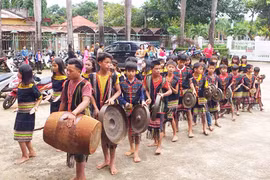 Đội chiêng "nhí" làng Klũh Klăh