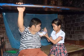 Cô học trò nhỏ vượt qua nghịch cảnh