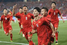 Thủ tướng động viên tuyển Việt Nam trước trận đấu với Thái Lan