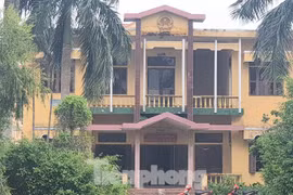 Bắt tạm giam 3 quan xã vì tội 'lạm quyền'