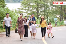 Phố núi vui Tết Độc lập