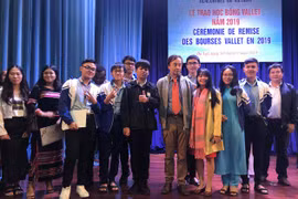 7 học sinh Trường THPT chuyên Hùng Vương nhận học bổng Vallet