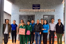 Công đoàn Công ty TNHH MTV Cao su Chư Pah bàn giao nhà mái ấm công đoàn