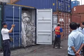 Bắt giam cựu cán bộ hải quan cửa khẩu Cảng Sài Gòn