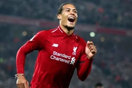 Van Dijk ký hợp đồng 6 năm, nhận lương cao hơn Maguire