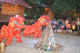 Tổ chức Trung thu cho trẻ em Làng du lịch Plei Ốp