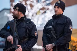 Đức phá đường dây buôn người, bắt 9 người Việt