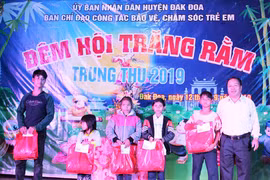 Trung thu cho 1.500 trẻ em nghèo Hà Đông