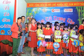 Tết Trung thu ấm áp cho trẻ em Gia Lai có hoàn cảnh đặc biệt