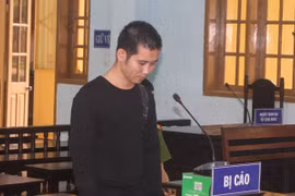 Mang theo súng đi đánh nhau, nam thanh niên lãnh án 12 tháng tù