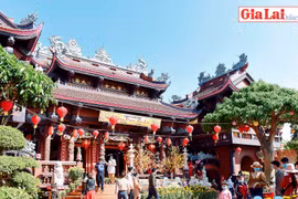 Đầu năm lễ chùa, tảo mộ