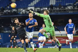 Hai siêu phẩm hạ Everton, Man City thắng trận thứ 17 giữ ngôi đỉnh bảng