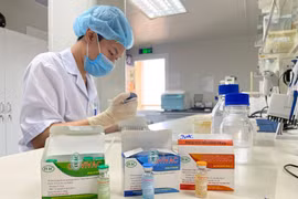 "Đặc nhiệm" blouse trắng: Nỗ lực cho ra đời vắc-xin "made in Vietnam"