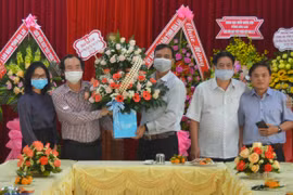 Lãnh đạo Báo Gia Lai chúc mừng các đơn vị y tế nhân Ngày Thầy thuốc Việt Nam