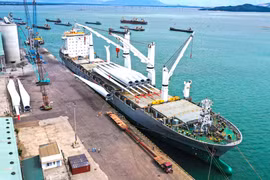 Vận chuyển thiết bị điện gió siêu trường, siêu trọng: Cần sự hỗ trợ từ nhiều ngành