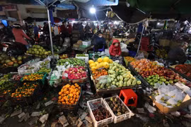 Pleiku: Tất bật phiên chợ đêm cuối năm