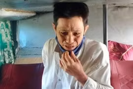 Người đàn ông phụ hồ bật khóc vì mất 32 triệu đồng trên đường về Tết