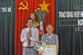 Gia Lai: Thêm 269 đảng viên được tặng và truy tặng huy hiệu Đảng