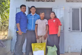 Huyện Đoàn Chư Păh tổ chức "Ngày chủ nhật xanh" tại xã Ia Khươl