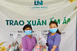 Tặng quà Tết cho người nghèo ở Phú Thiện và Pleiku