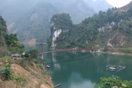 Trải nghiệm cung đường Huổi Só-Huổi Lóng chạy dọc ven dòng sông Đà