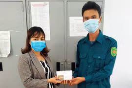 Chỉ huy trưởng Ban Chỉ huy Quân sự xã Phú Cần ủng hộ 37,5 triệu đồng để phòng-chống dịch Covid-19