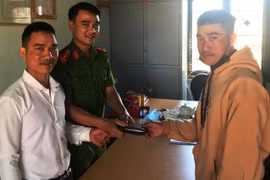 Chư Păh: Cán bộ xã trả lại hơn 15 triệu đồng cho người đánh rơi