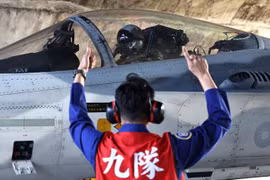 Trung Quốc tập trận, Đài Loan huy động cả máy bay và tên lửa